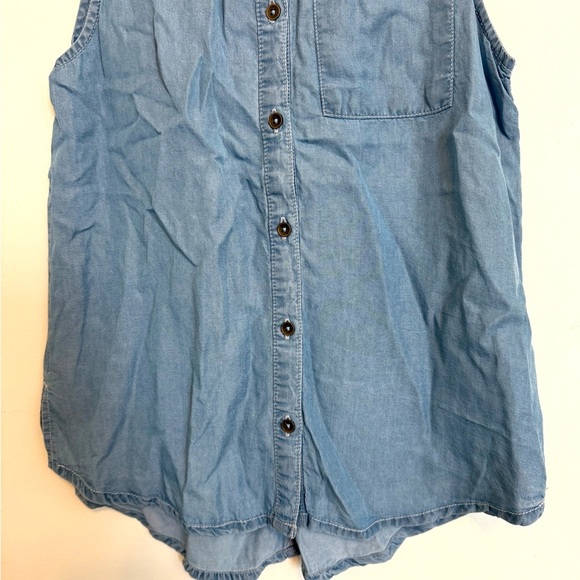 2/$15 Forever 21 - Blue Denim Sleeveless Button-Down Shirt Blouse | Size S - Picture 4 of 7